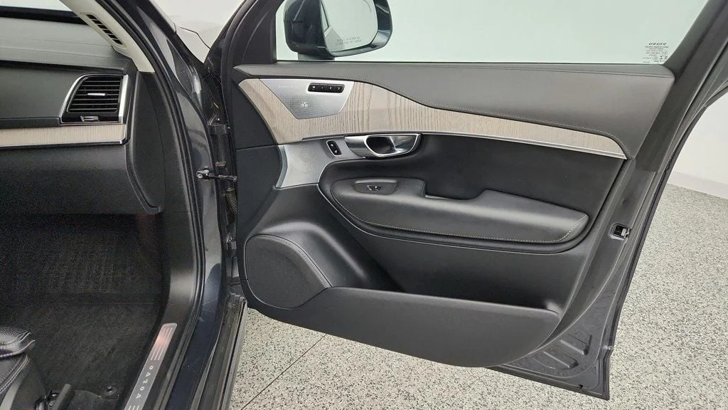 Used 2022 Savile Grey Metallic Volvo T6 AWD Inscription 7P w/ Bowers & Wilkins Audio & Air Suspension image 26