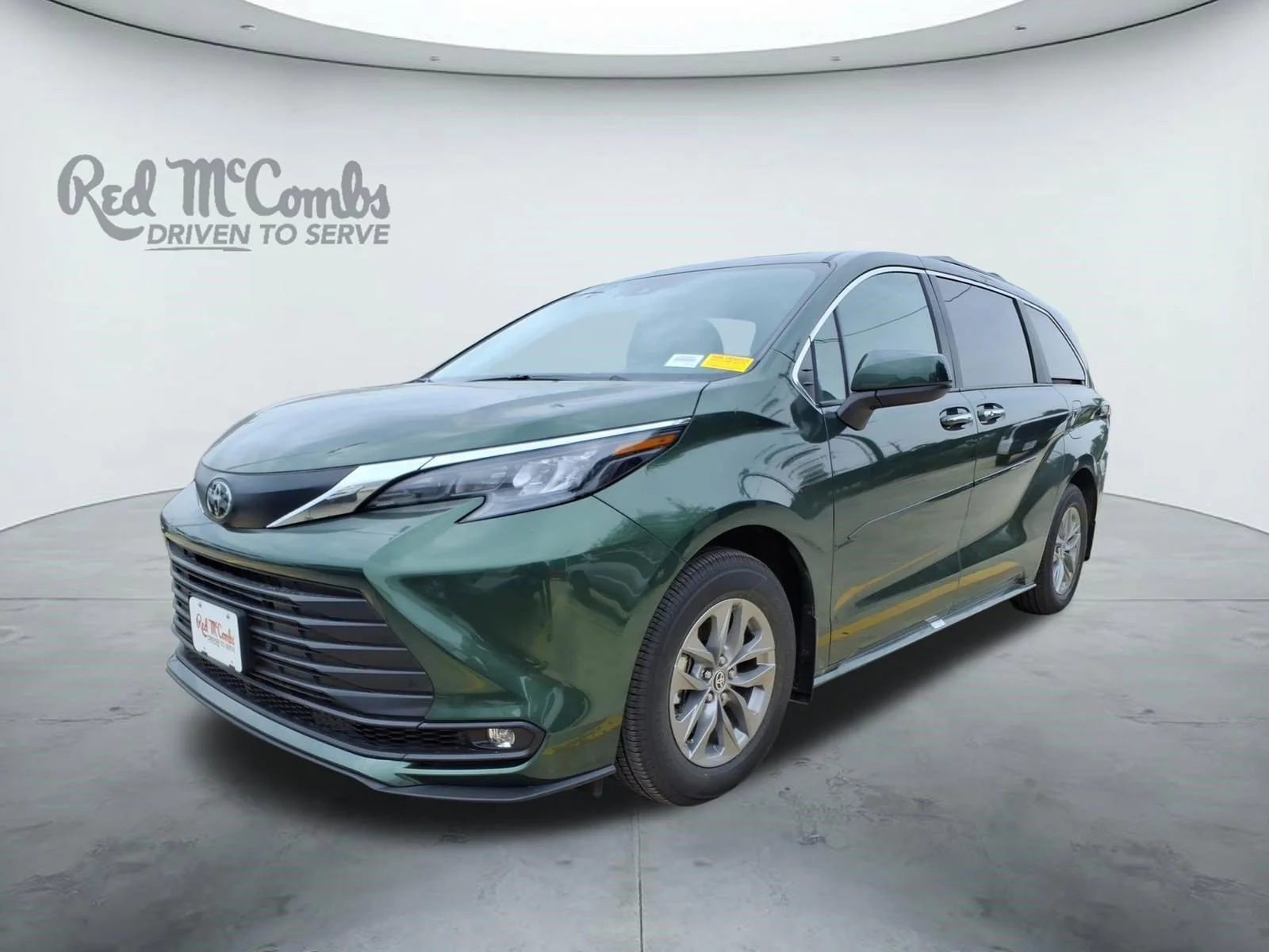 2026 Toyota Sienna XLE 7-Passenger Hybrid FWD's photo