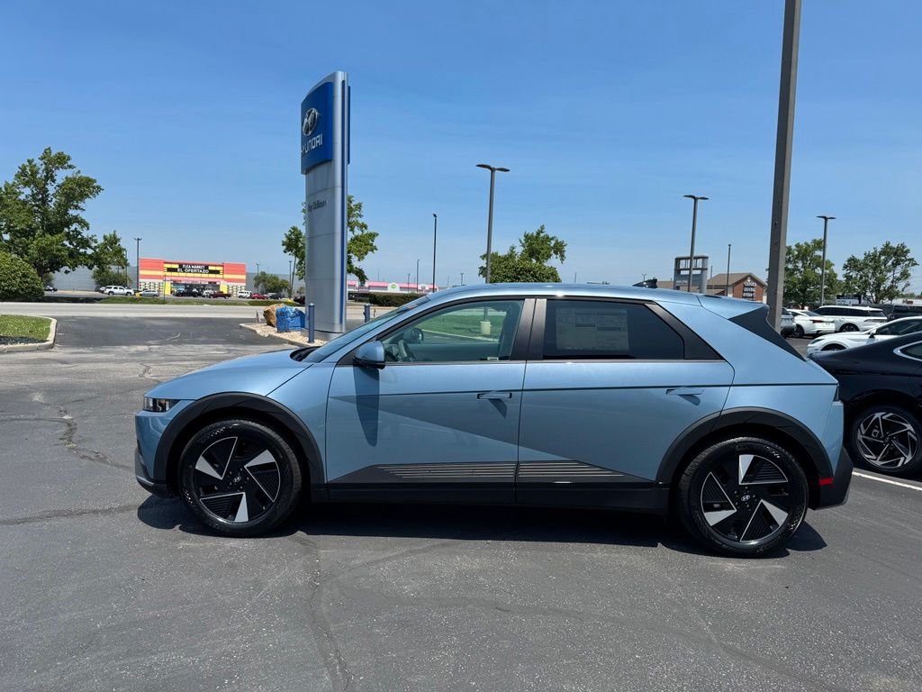 New 2026 Blue Hyundai SE Standard Range image 4