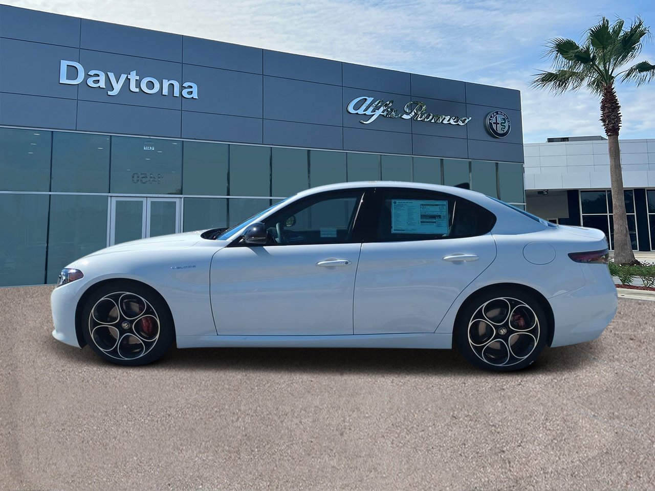 2025 Alfa Romeo Giulia Base - Photo 6