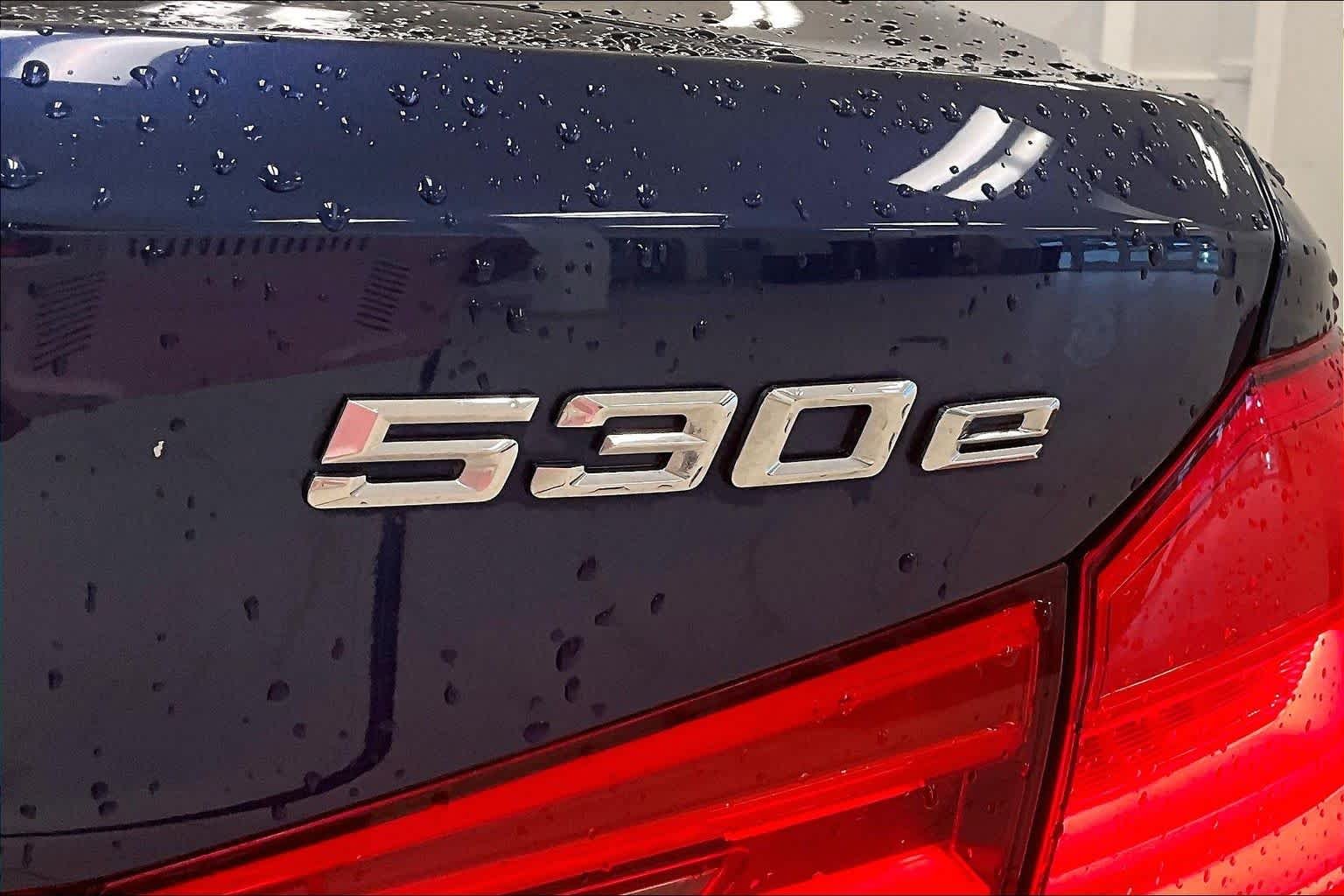 Used 2019 Mediterranean Blue Metallic BMW 530e iPerformance image 28