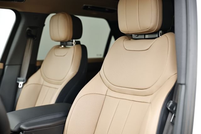 New 2026 Fuji White Land Rover Dynamic SE image 27