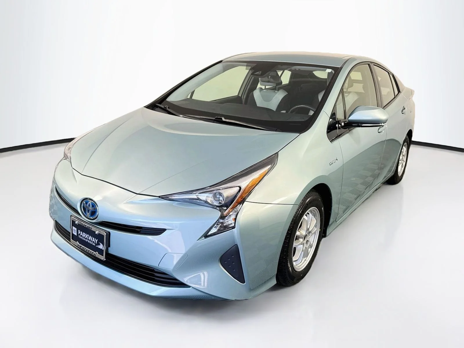 Used 2017 Beige Toyota Three image 3