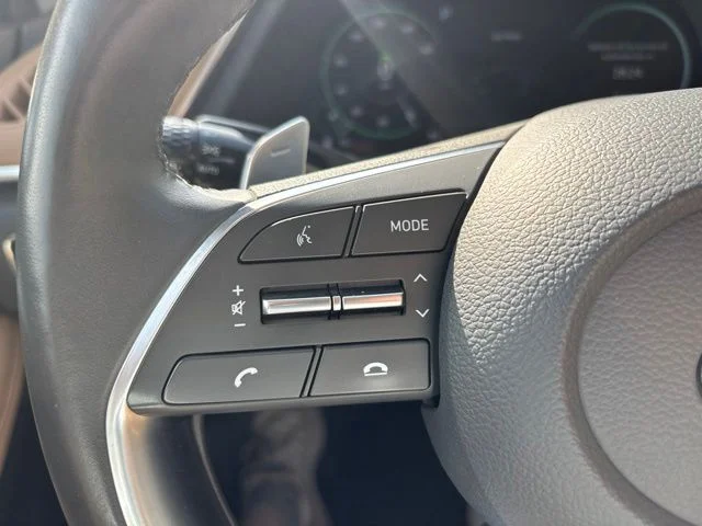 Used 2021 Hyper White Hyundai Limited image 18