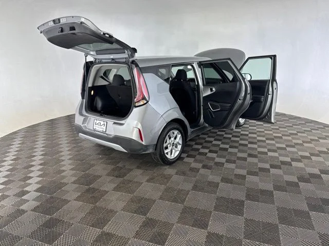 Used 2025  Kia LX image 16