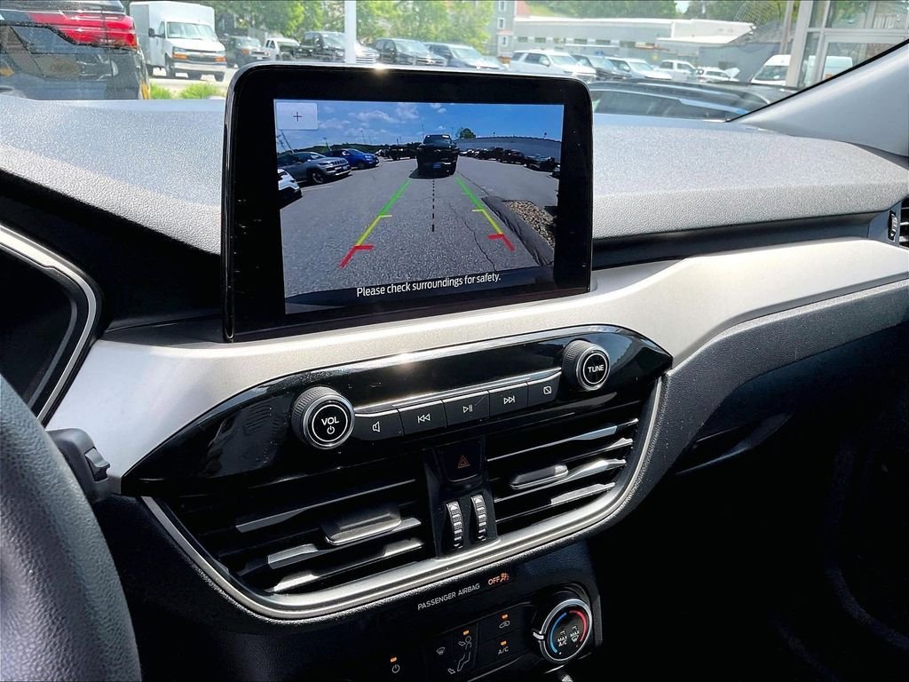Used 2022 Black Ford SE image 19