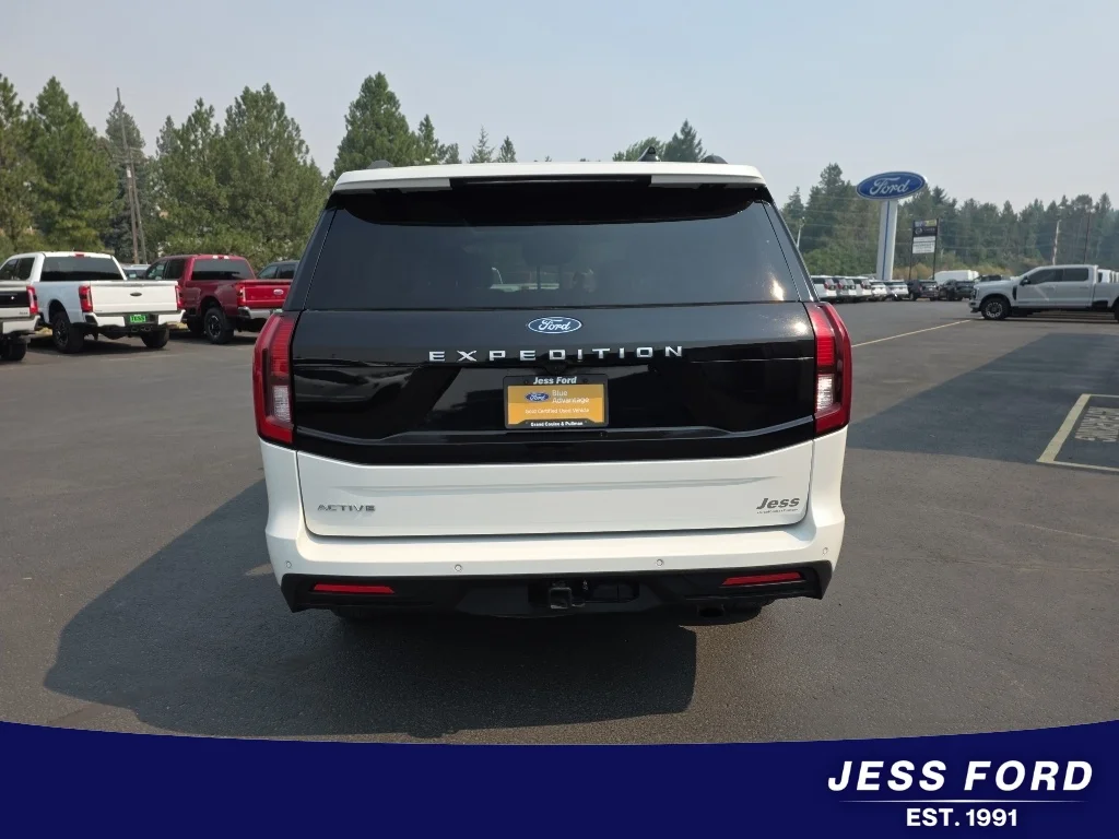 Certified Used 2025 Star White Metallic Tri-Coat Ford Active image 18