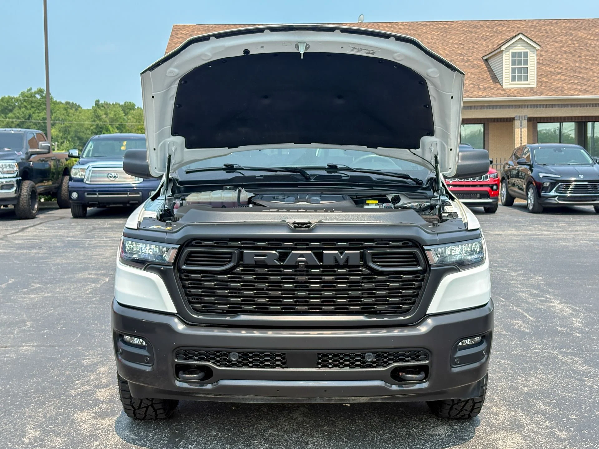 Used 2025 White Ram Warlock image 35