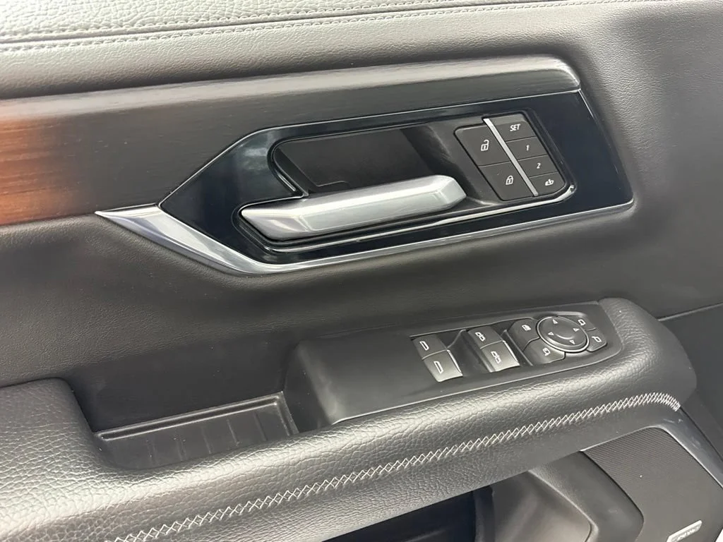 Used 2025 Sterling Metallic GMC Denali image 33