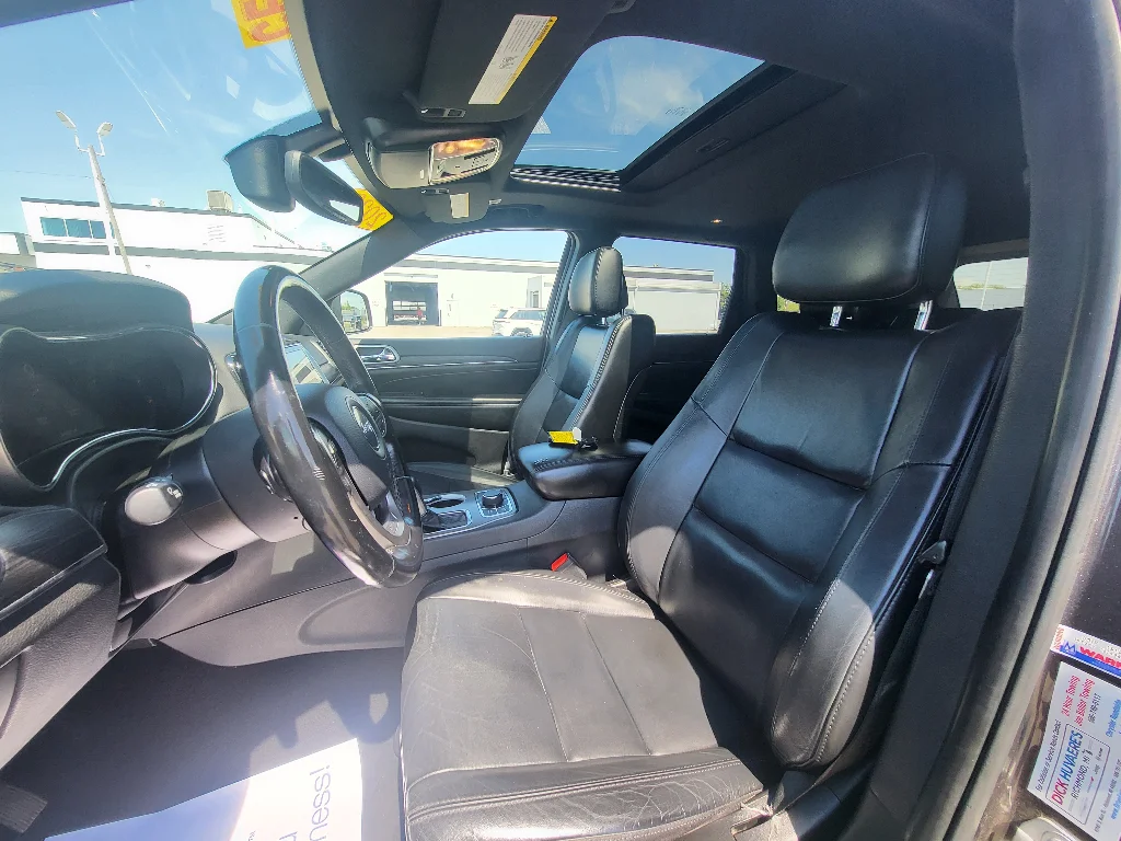 Used 2020 Granite Crystal Metallic Clearcoat Jeep Limited image 22