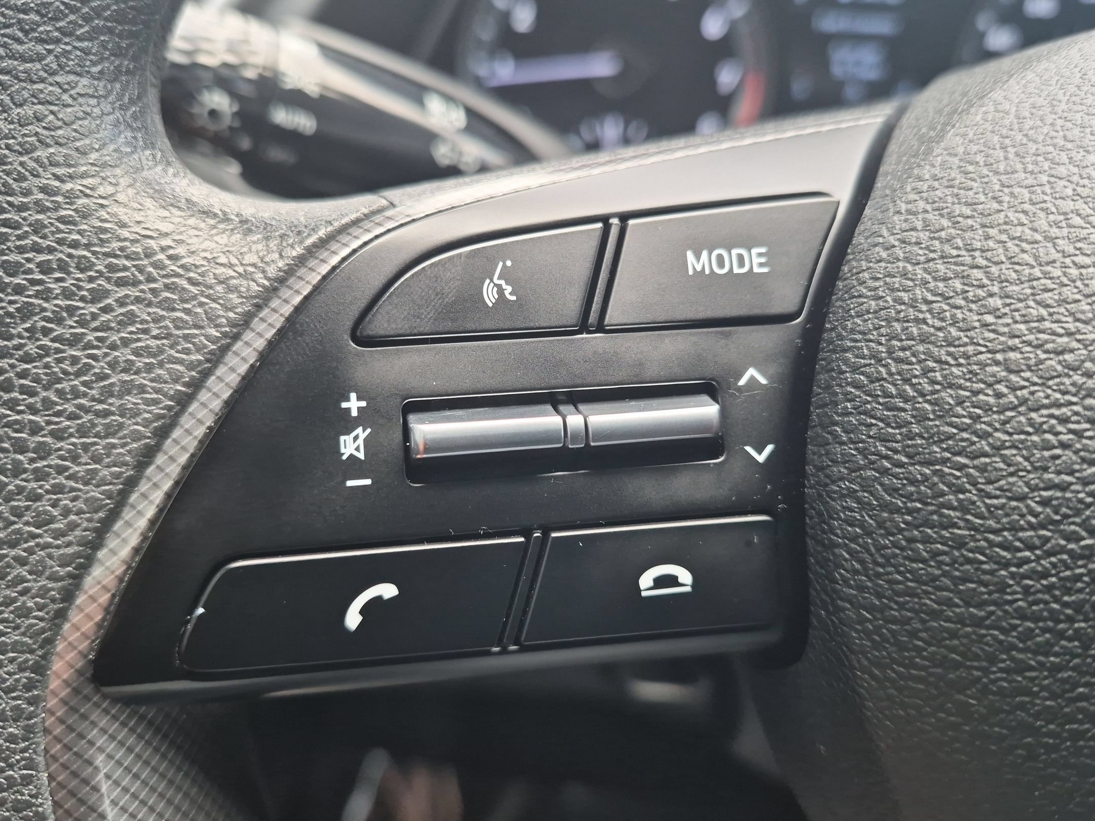 Used 2022 Quartz White Hyundai SE image 14