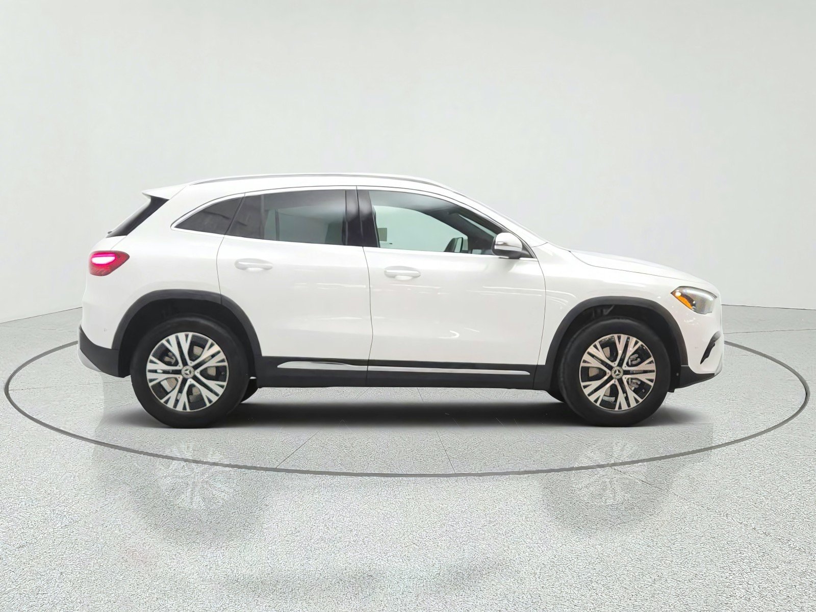 New 2026 Polar White Mercedes-Benz GLA 250 4MATIC® SUV image 4