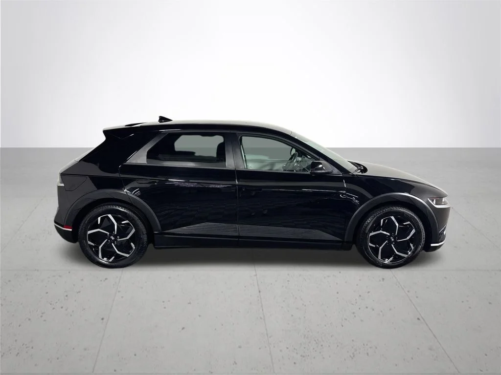 Used 2024 Black Hyundai SEL image 5