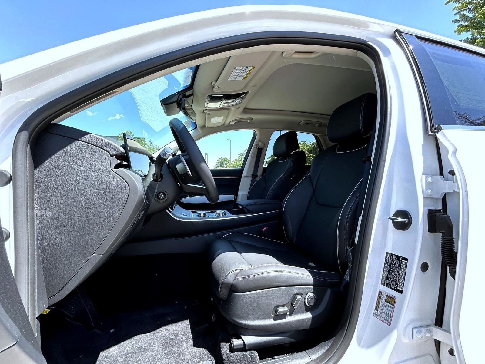 New 2026 White Genesis 2.5T Advanced image 10