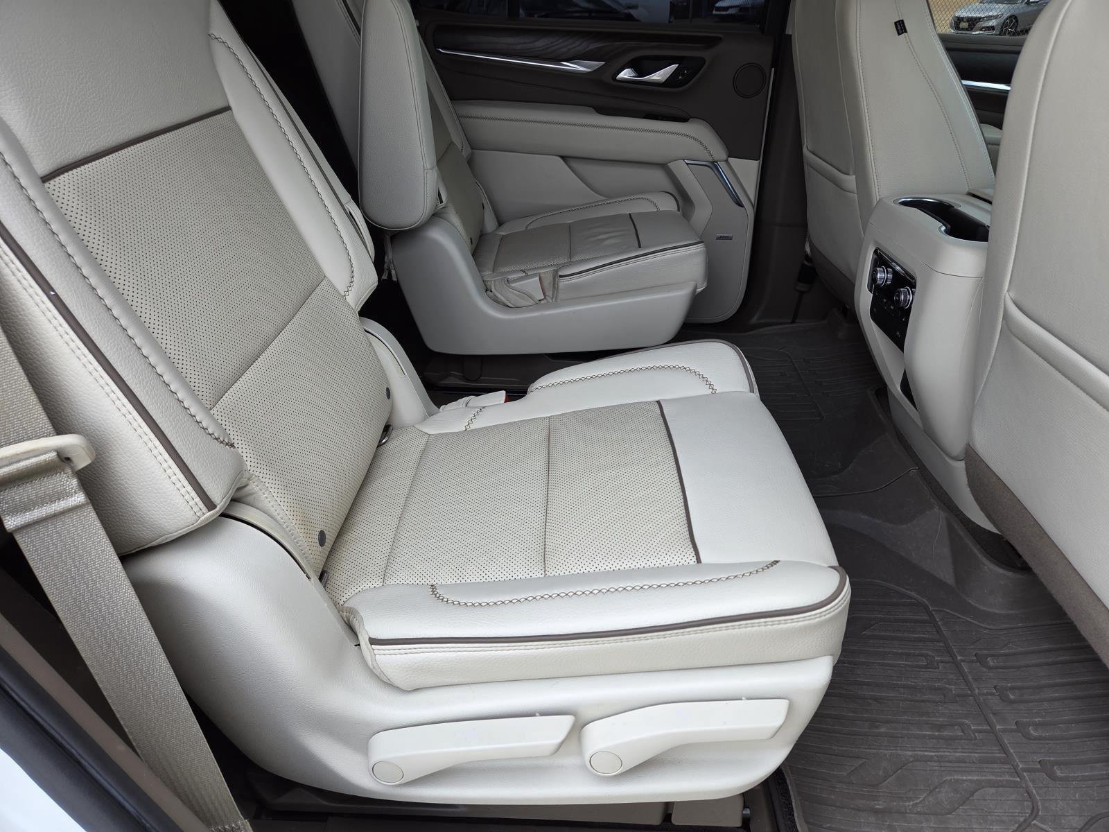 Used 2022 White Frost Tricoat GMC Denali image 37