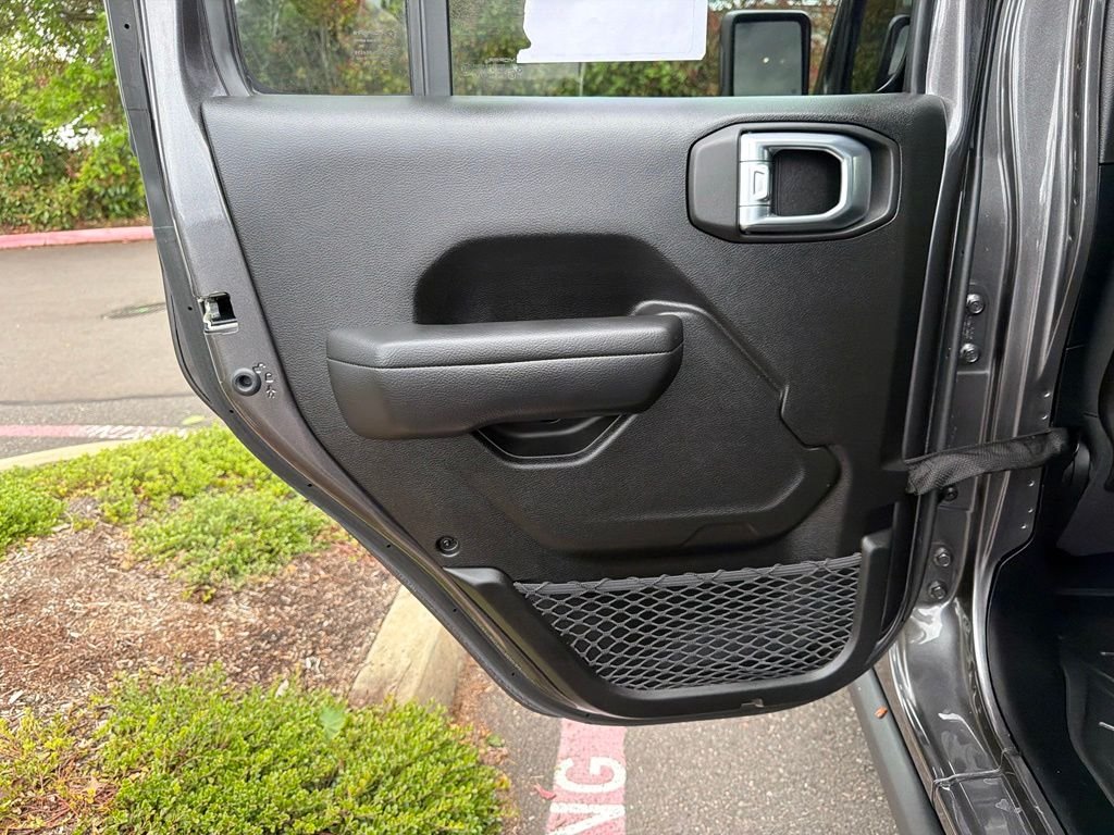 Used 2025 Granite Crystal Metallic Clearcoat Jeep Mojave image 28