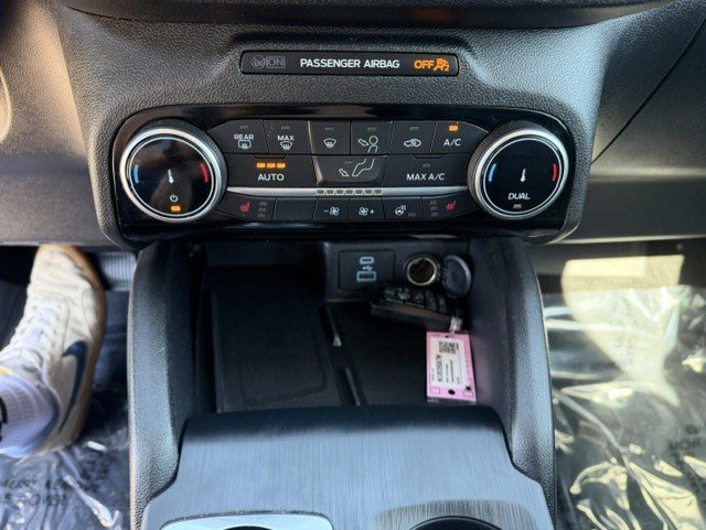 Used 2022 Black Metallic Ford SEL image 19