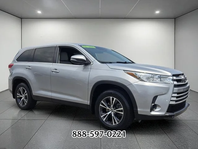 Used 2019 Silver Toyota LE image 7