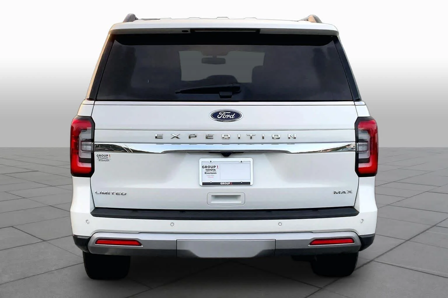 Used 2023 Star White Metallic Tri-Coat Ford Limited image 5