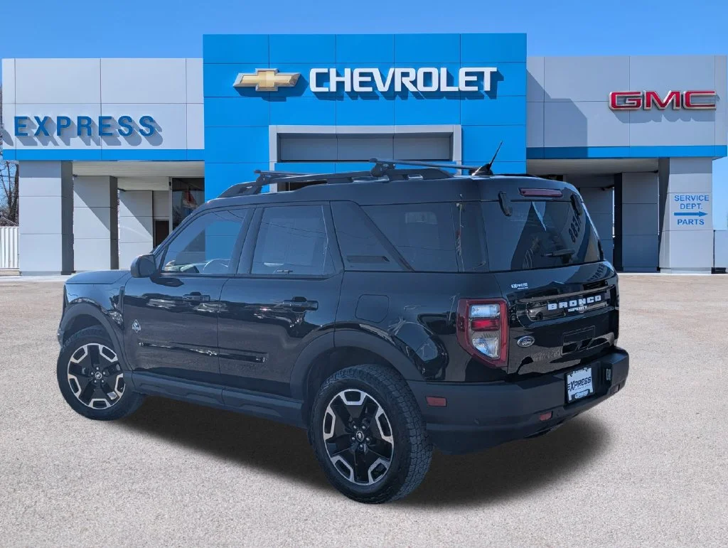 Used 2022 Black Ford Outer Banks image 5