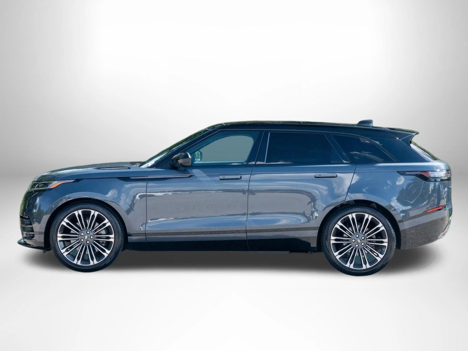 Used 2024 Varesine Blue Metallic Land Rover Dynamic HSE image 5
