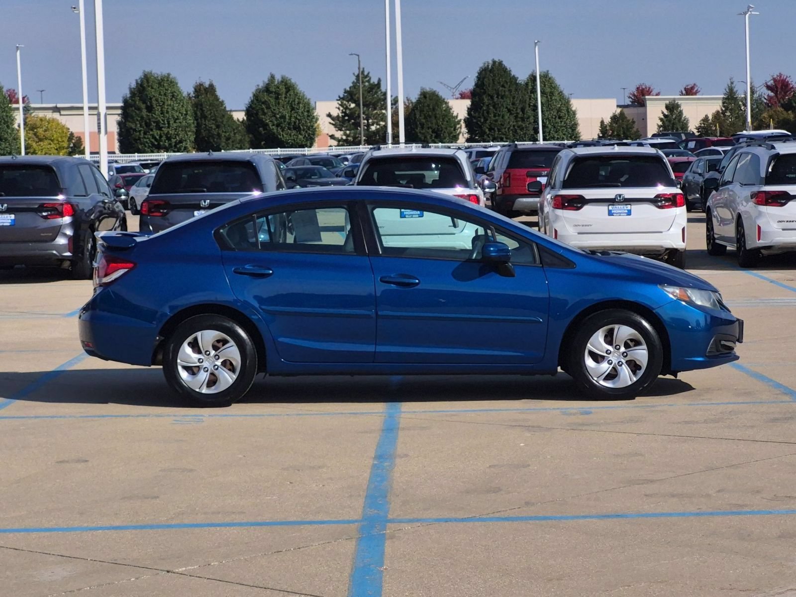Used 2015 Dyno Blue Pearl Honda LX Sedan image 5