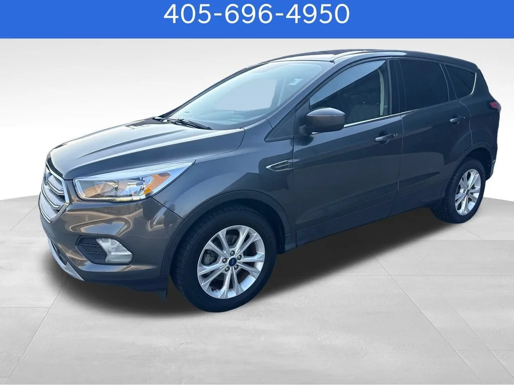Pre-Owned 2017 Ford Escape SE