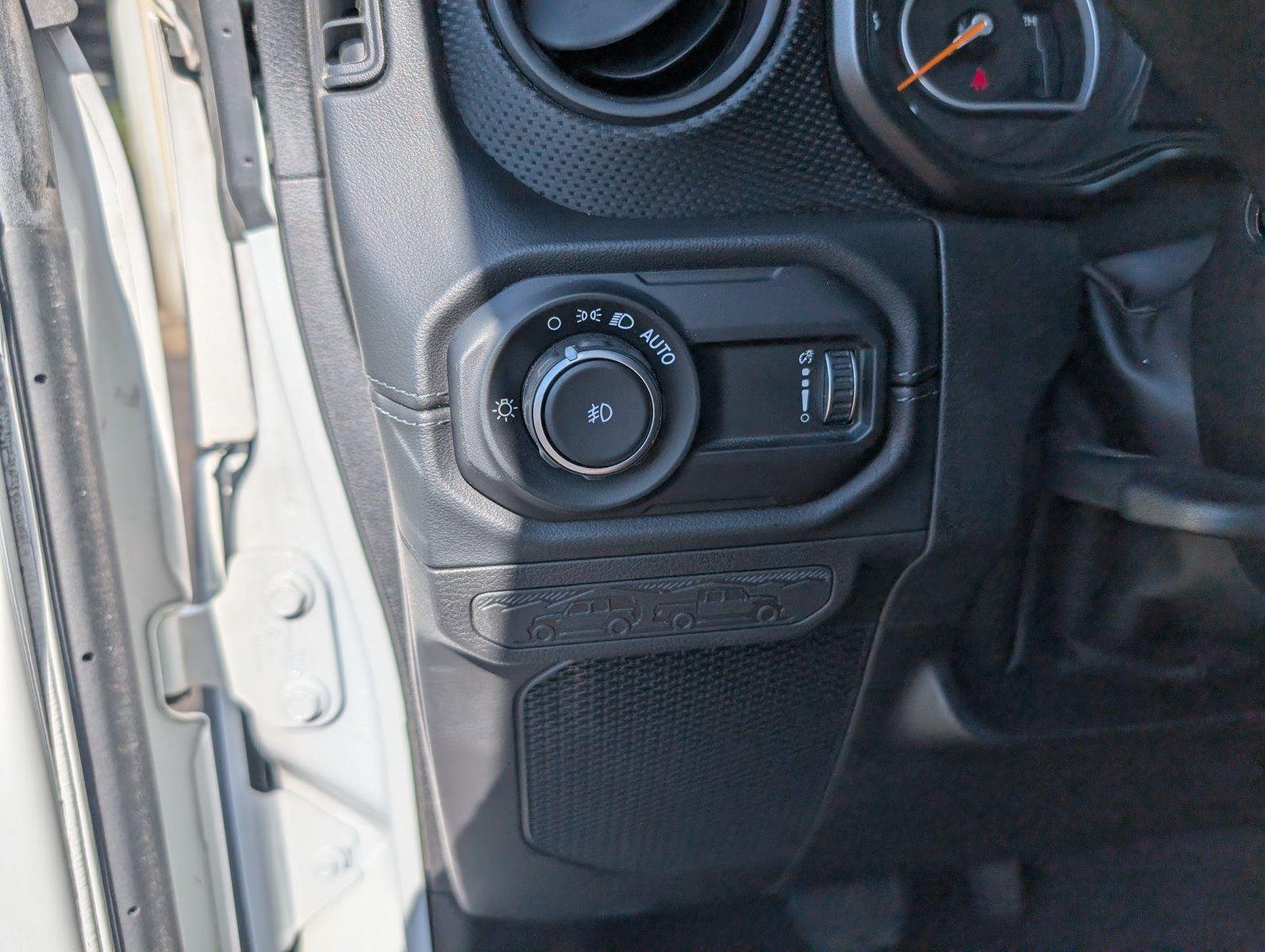 Used 2024 Bright White Clearcoat Jeep Rubicon image 28
