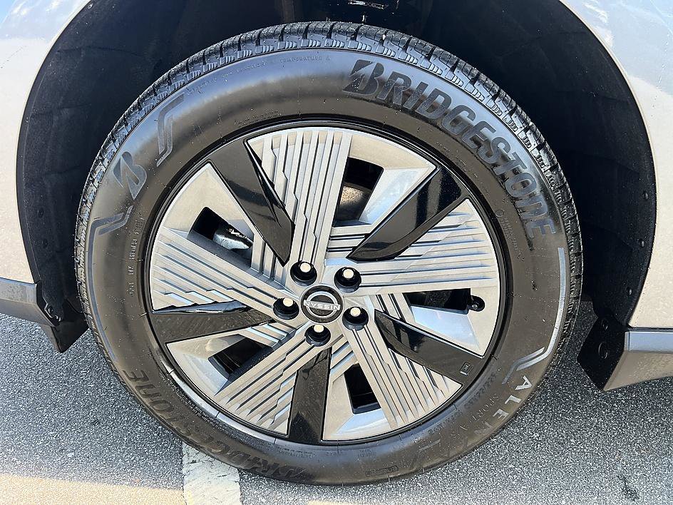 Used 2025 Gun Metallic Nissan SL image 9