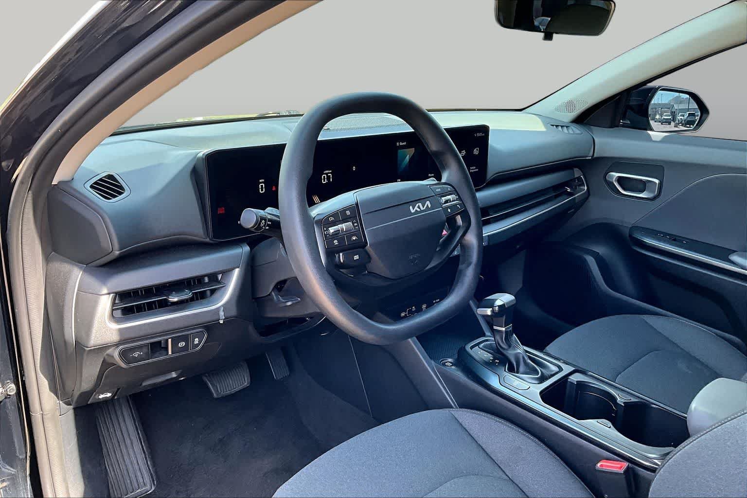 2025 Kia K4 LXS - Photo 15