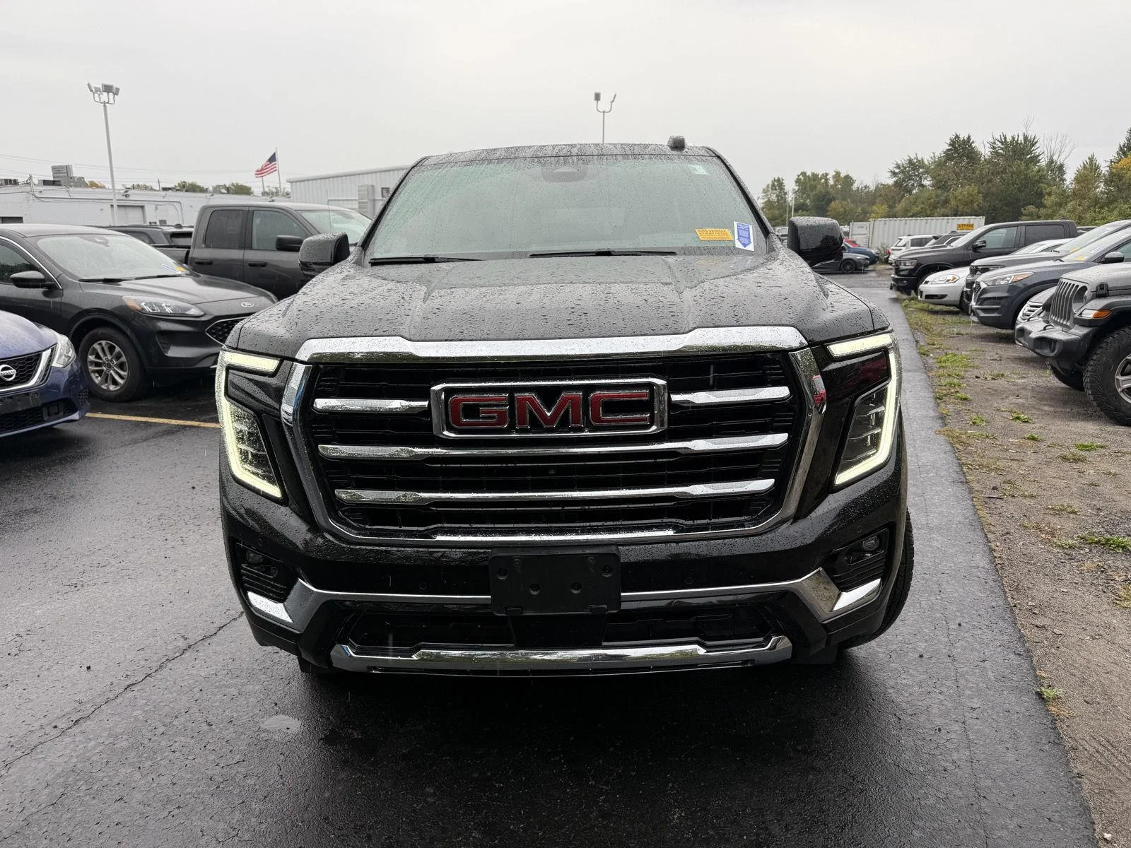 Used 2025 Onyx Black GMC Elevation image 6