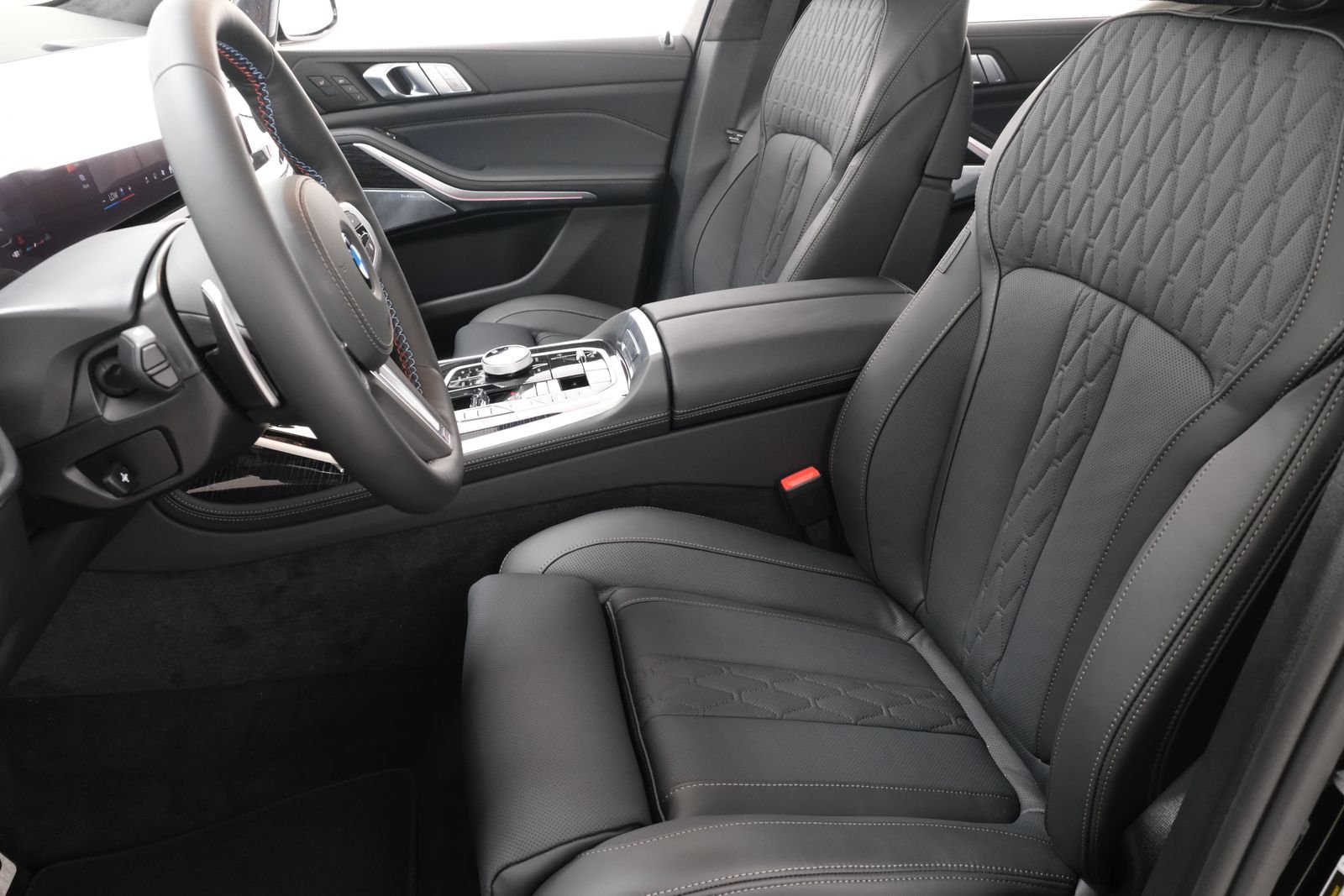 New 2027 Black Sapphire Metallic BMW M60i image 30