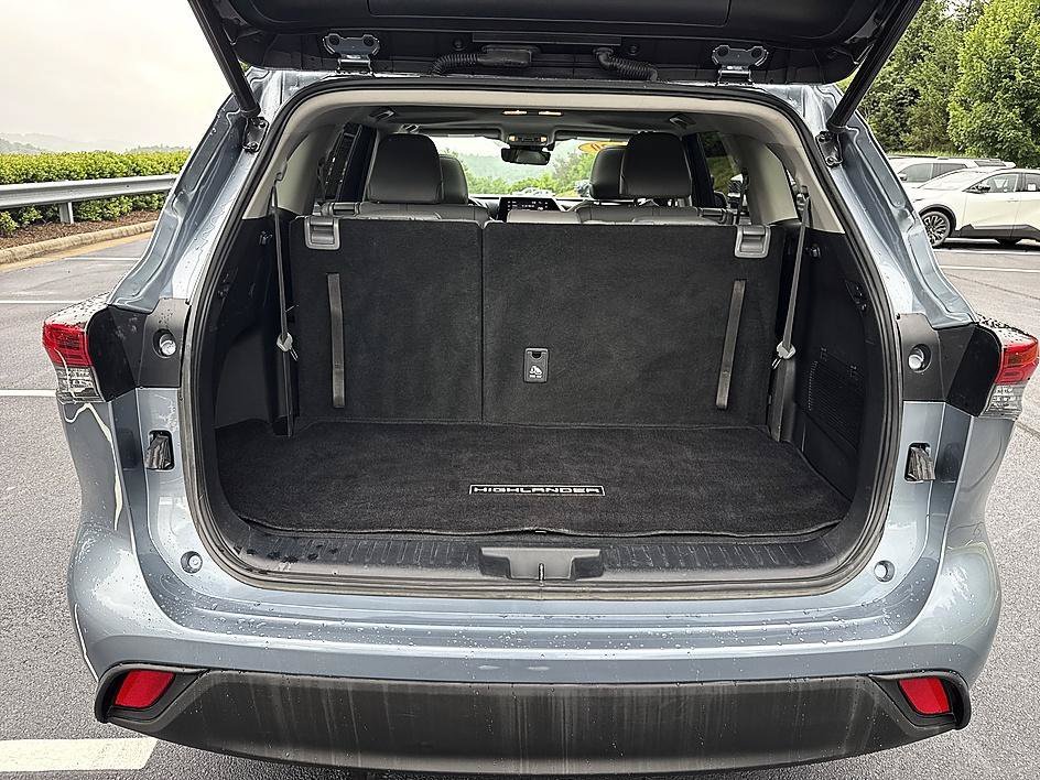 Used 2020 Moon Dust Toyota Hybrid XLE image 23