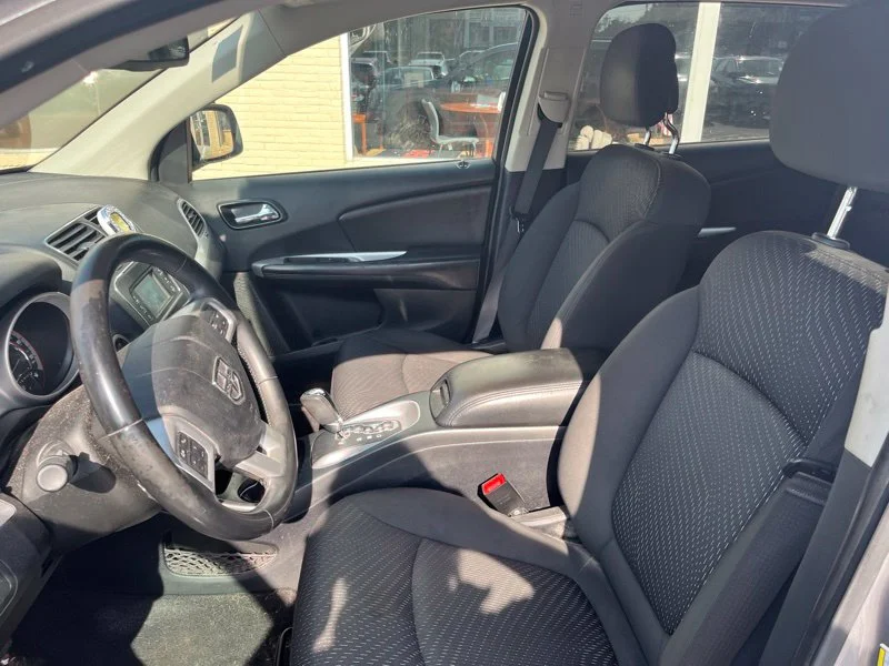 Used 2018 Silver Dodge SE image 9
