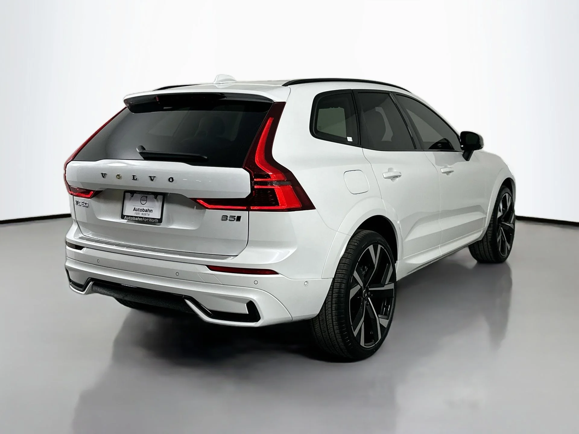 New 2026 Crystal White Volvo Ultra image 5