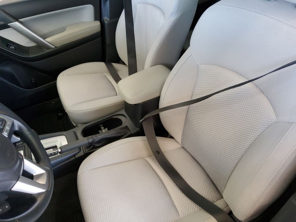Used 2018 Silver Subaru 2.5i Premium image 8