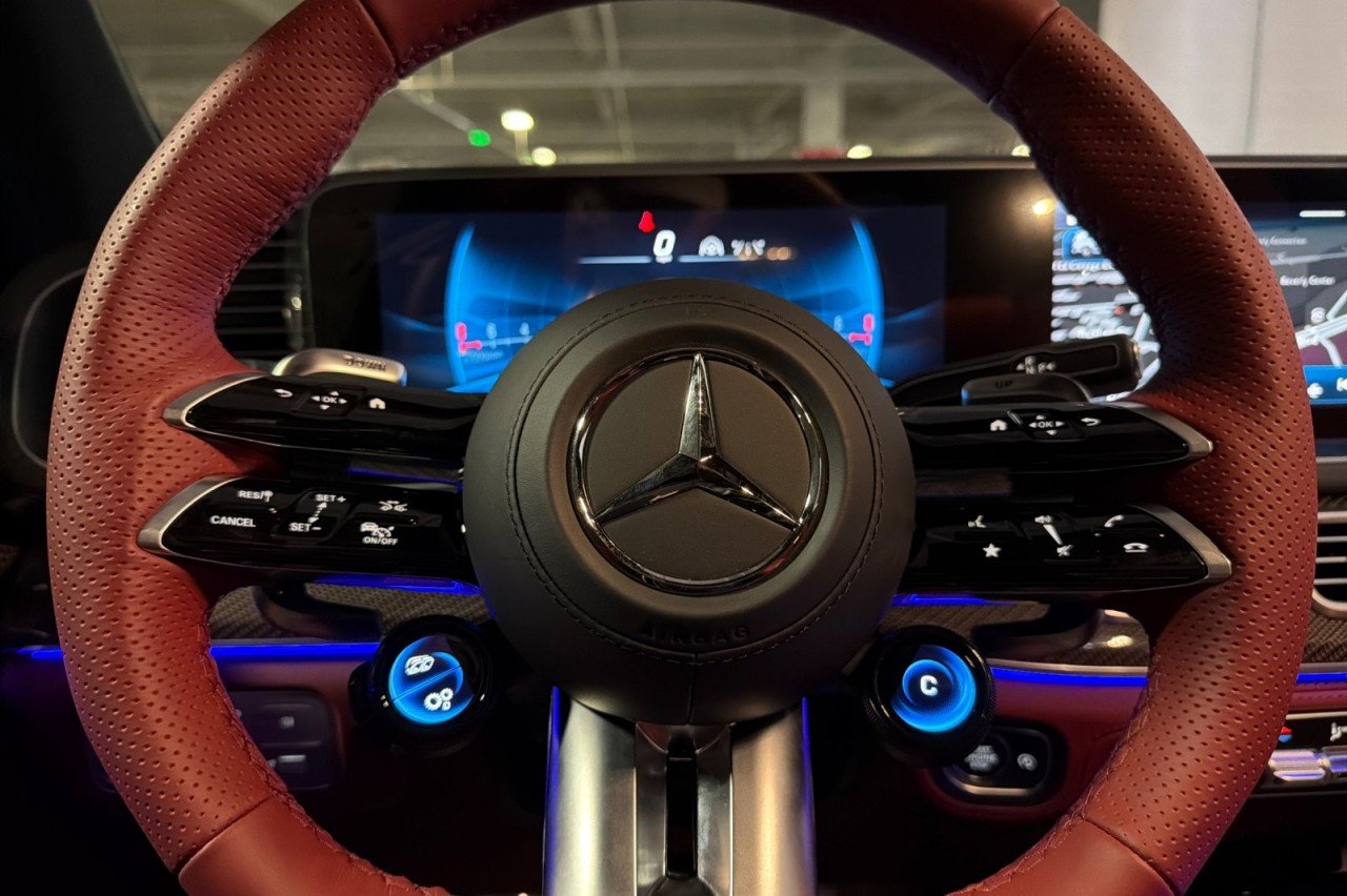 New 2026 MANUFAKTUR Signature Cirrus Silver Magno Mercedes-Benz AMG® GLS 63 4MATIC+ SUV image 25
