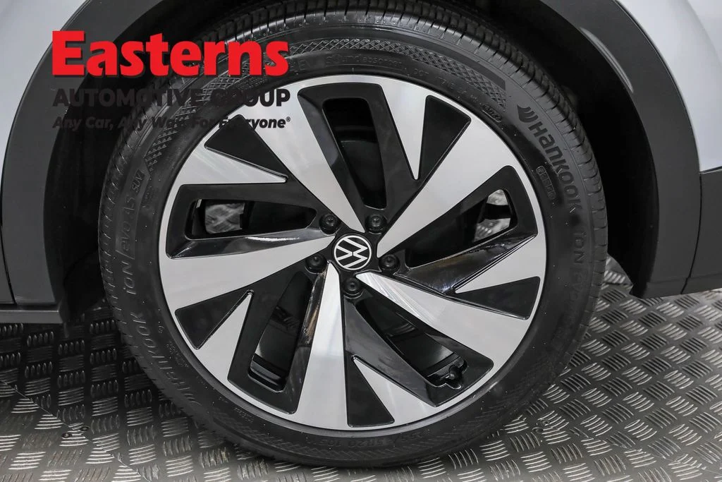 Used 2021 Silver Volkswagen Pro S image 30