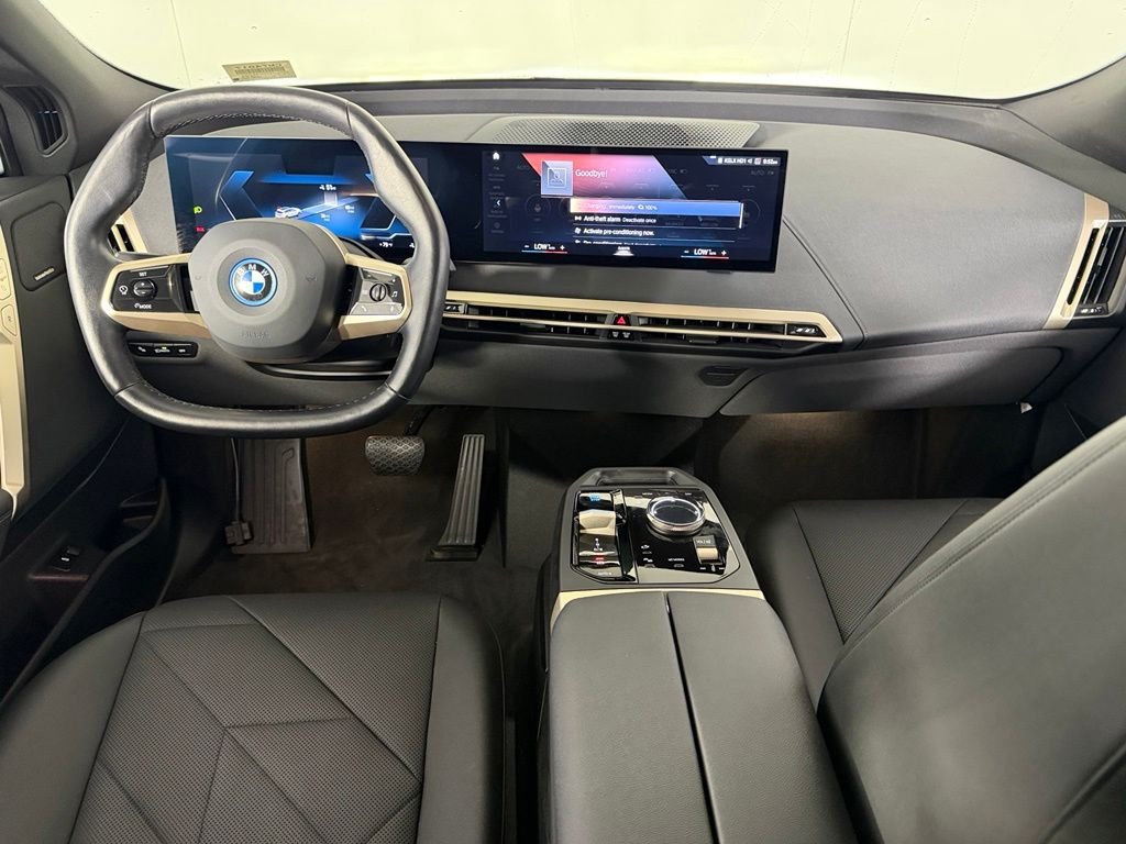 Used 2023 White BMW xDrive50 image 26