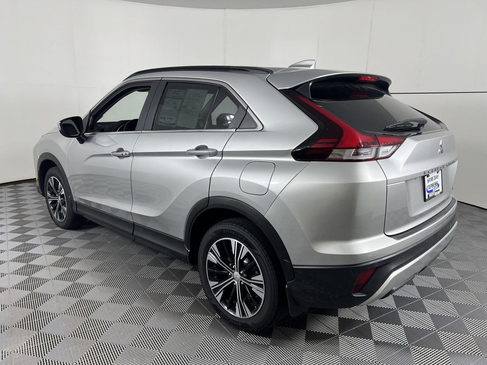 Used 2022 Alloy Silver Metallic Mitsubishi SE image 9