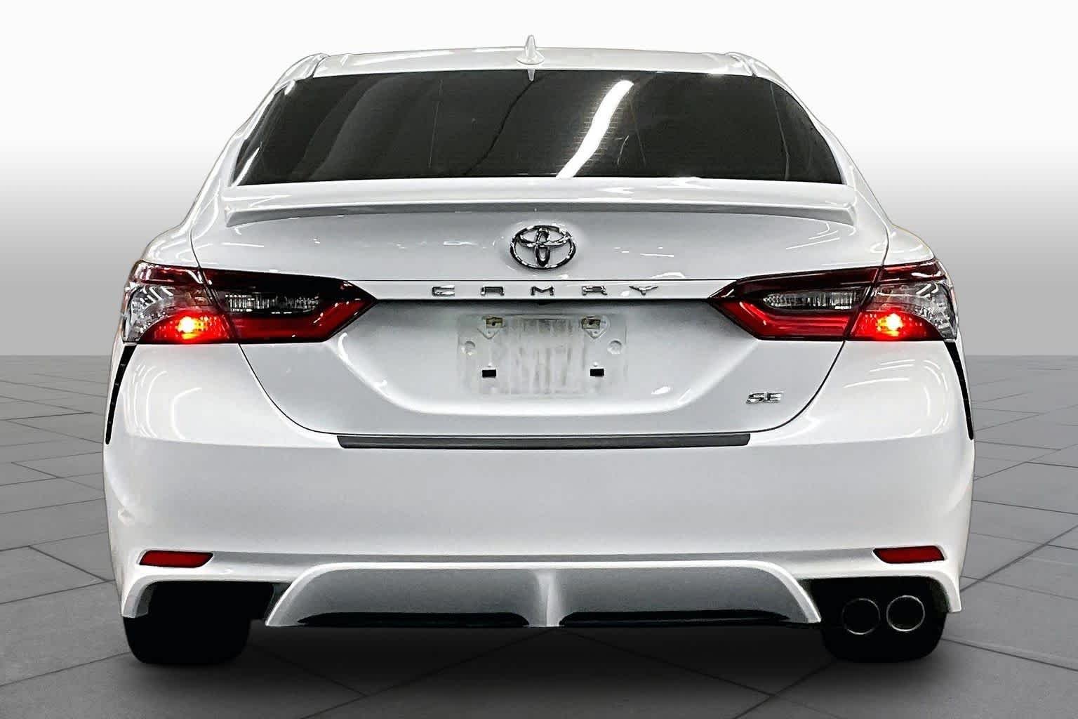 Used 2024 Ice Cap Toyota SE image 4