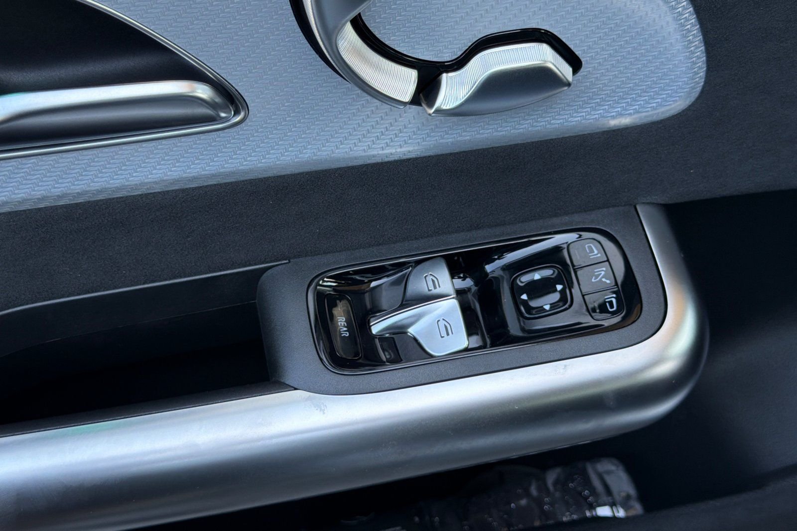 New 2027 MANUFAKTUR Alpine Grey Mercedes-Benz CLA 250+ image 23