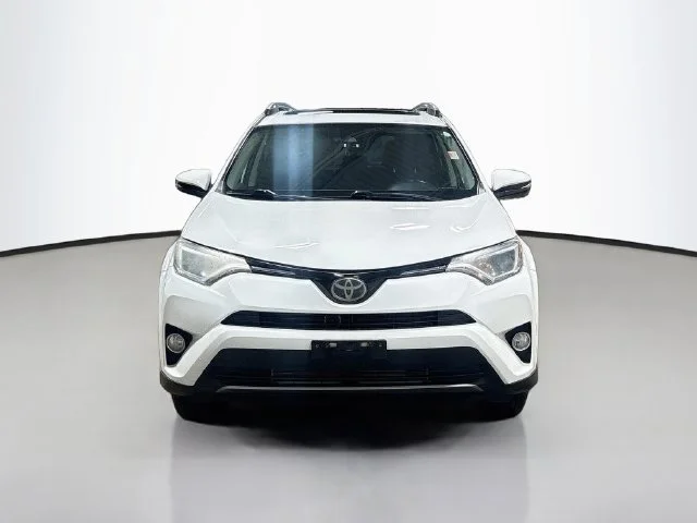 Used 2017 White Toyota XLE image 3