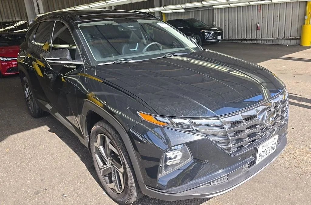 Used 2022 Black Hyundai Limited image 2