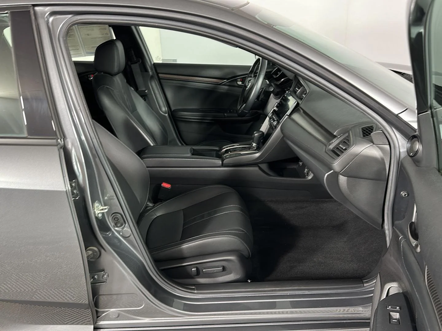 Used 2019 Polished Metal Metallic Honda Sport Touring image 32