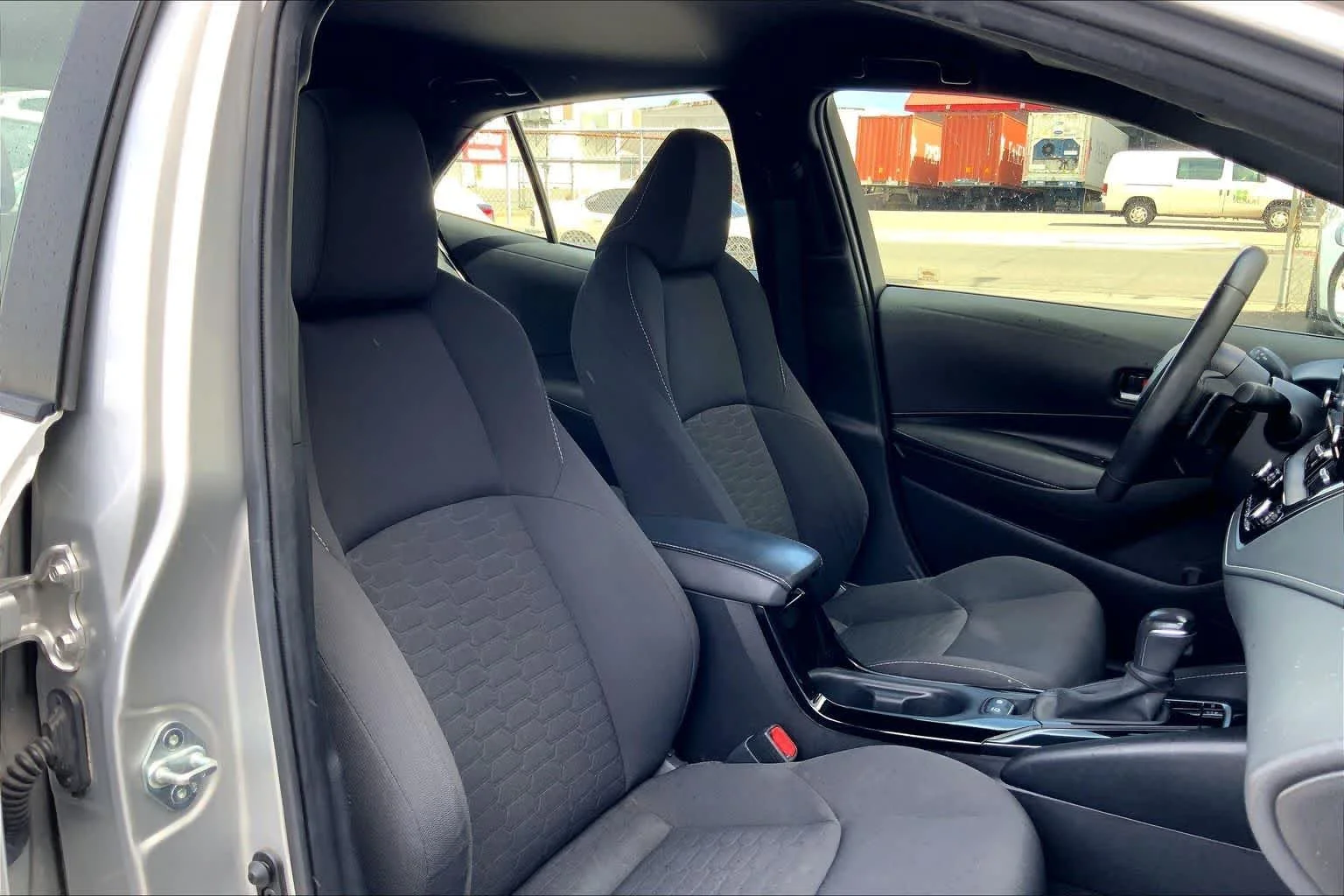 Used 2019 Sil/silver Toyota SE image 13