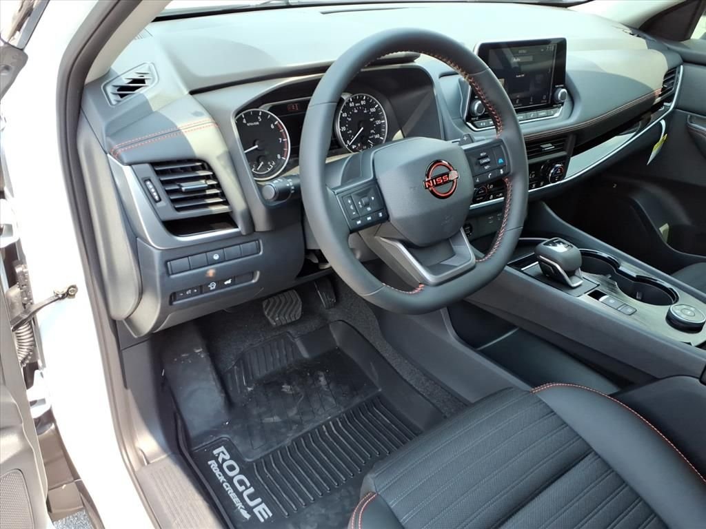 Used 2026 White Pearl Nissan Rock Creek image 6