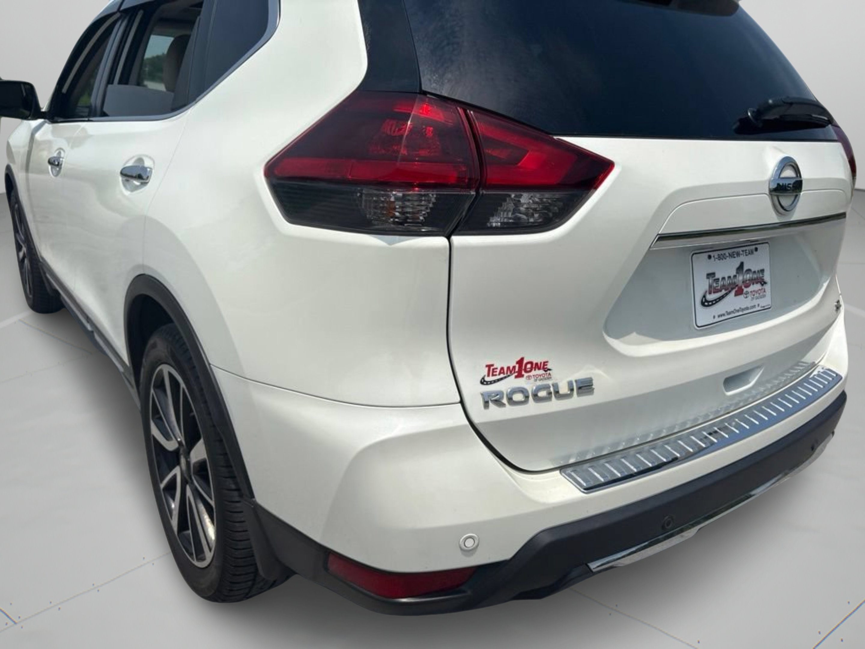 Used 2020 Pearl White Tricoat Nissan SL image 28