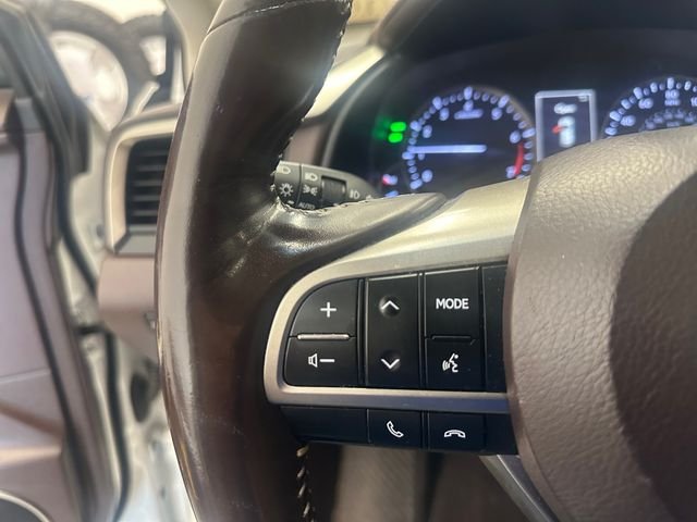 Used 2018 White Lexus 350L image 35