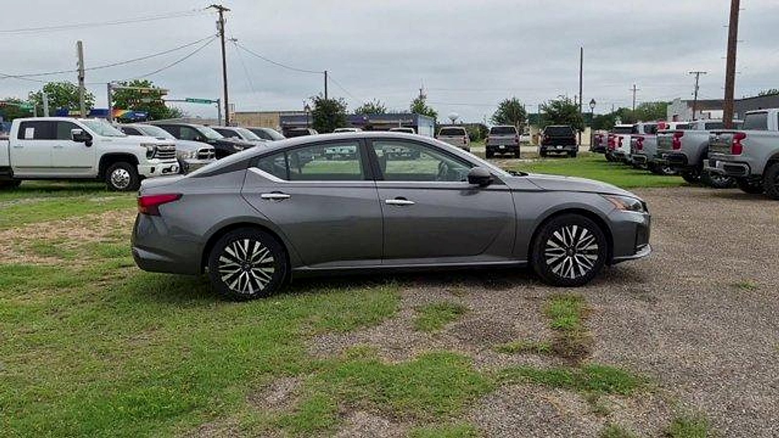 2024 Nissan Altima SV - Photo 9